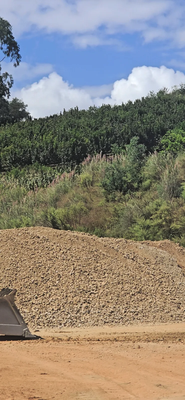 云南安宁19高硅低灼失规格矿现货 - 现场矿样实拍照片